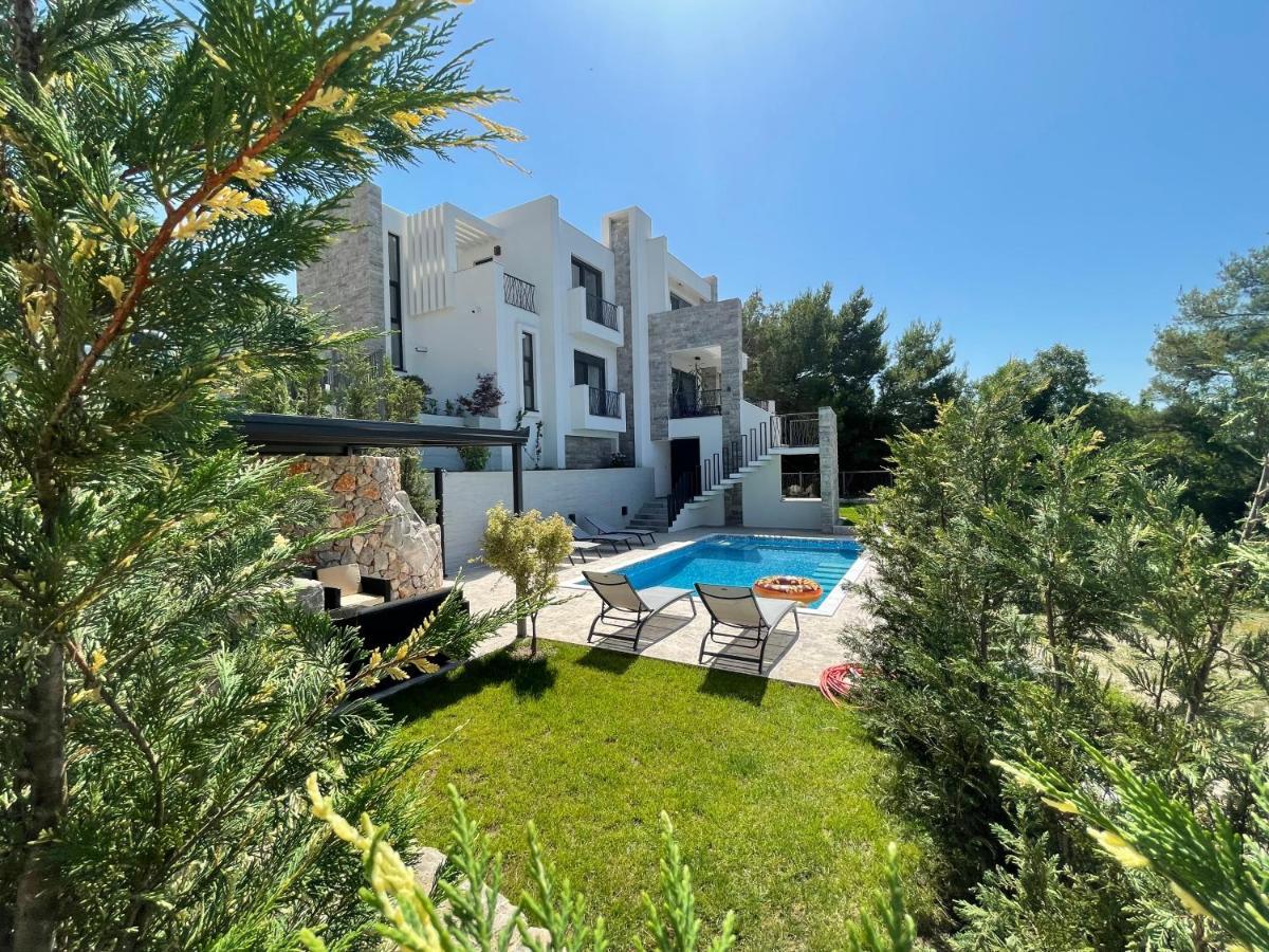 Villa Pine Бар Экстерьер фото