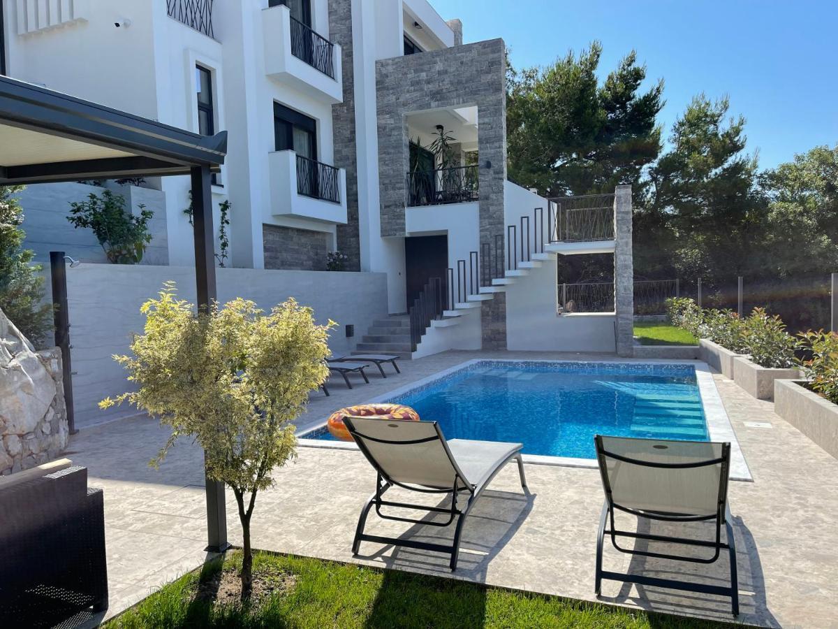 Villa Pine Бар Экстерьер фото