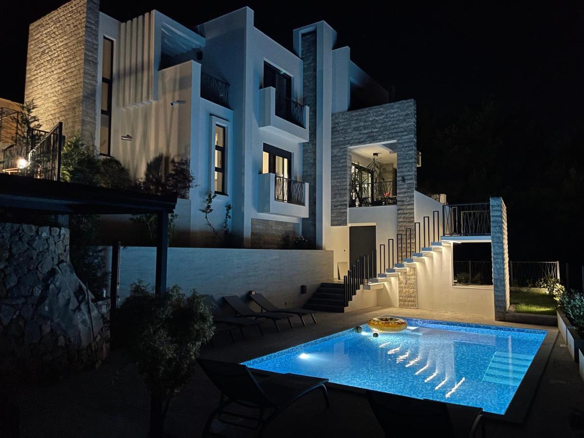 Villa Pine Бар Экстерьер фото