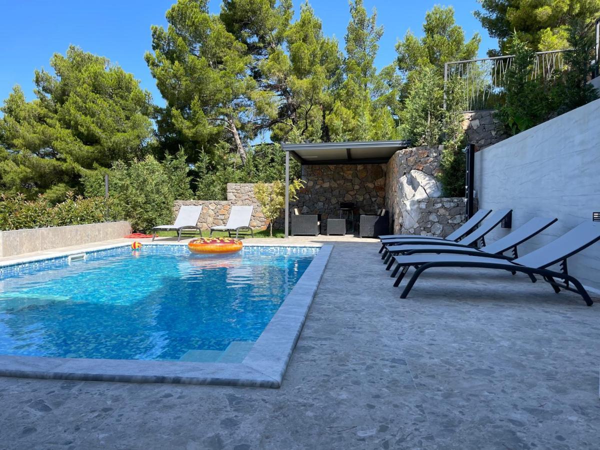 Villa Pine Бар Экстерьер фото