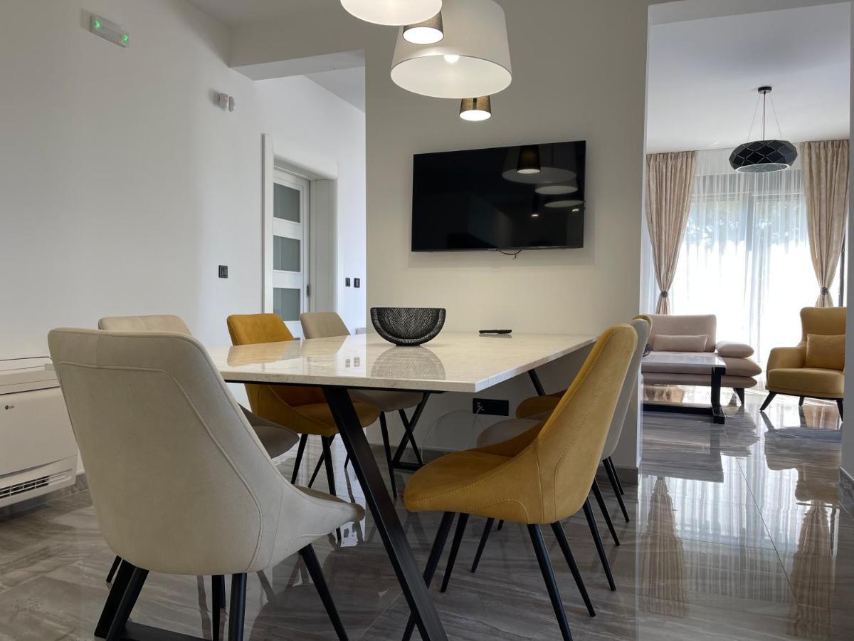 Villa Pine Бар Экстерьер фото