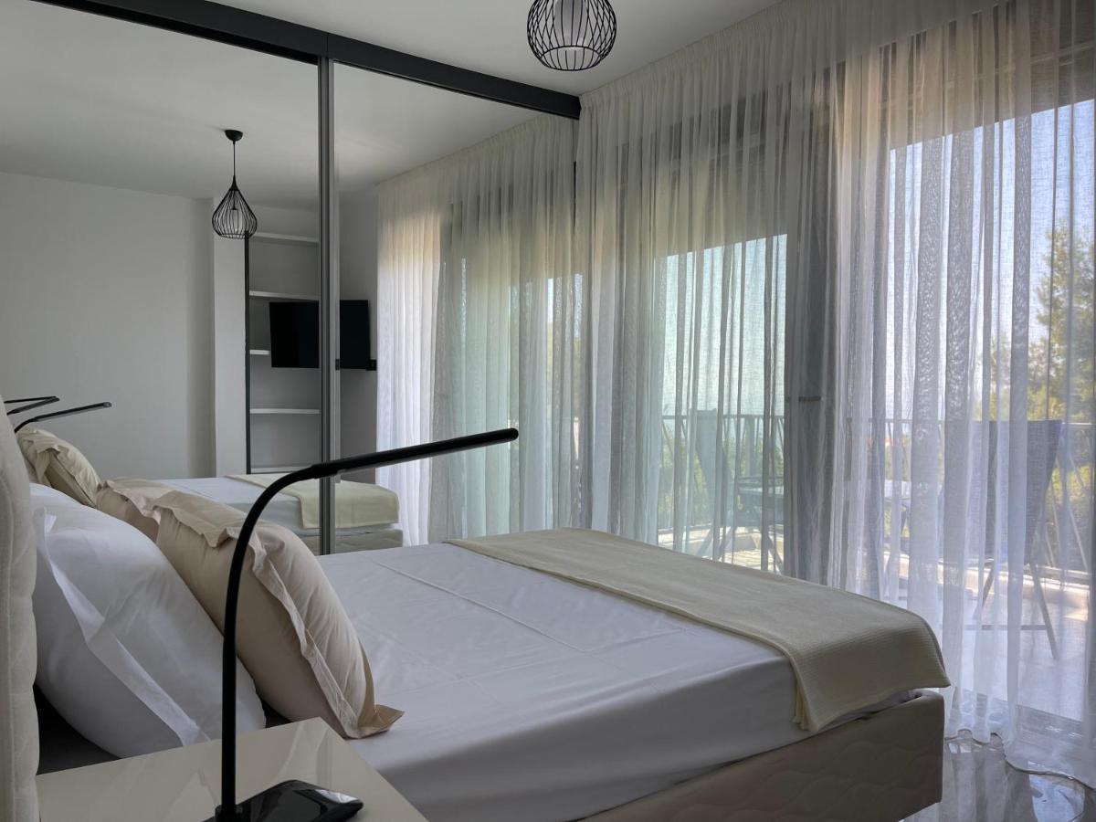 Villa Pine Бар Экстерьер фото
