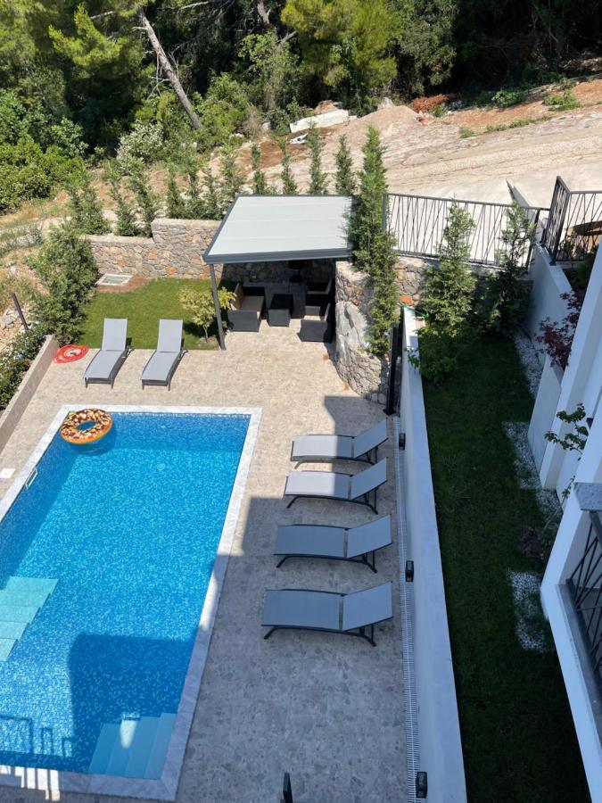 Villa Pine Бар Экстерьер фото