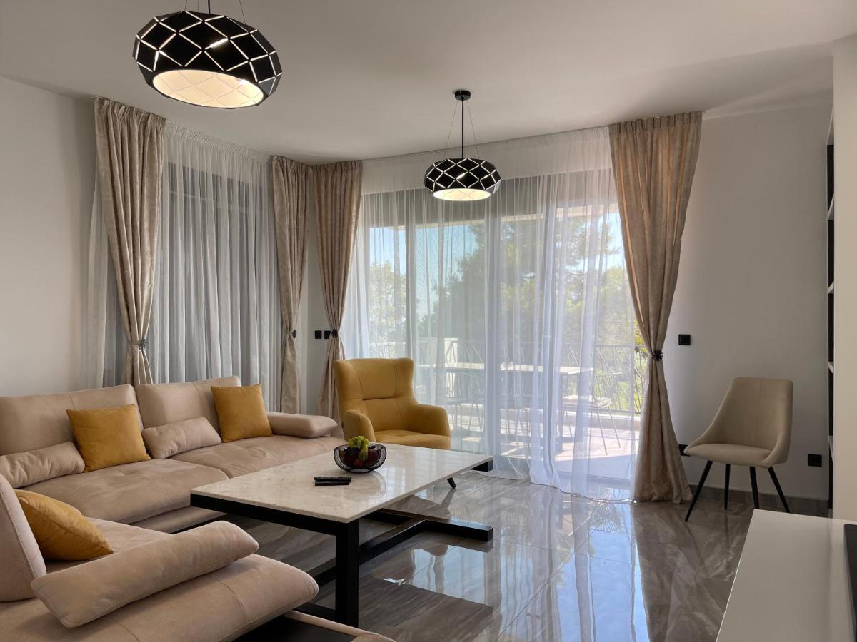 Villa Pine Бар Экстерьер фото