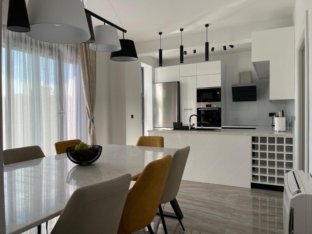 Villa Pine Бар Экстерьер фото